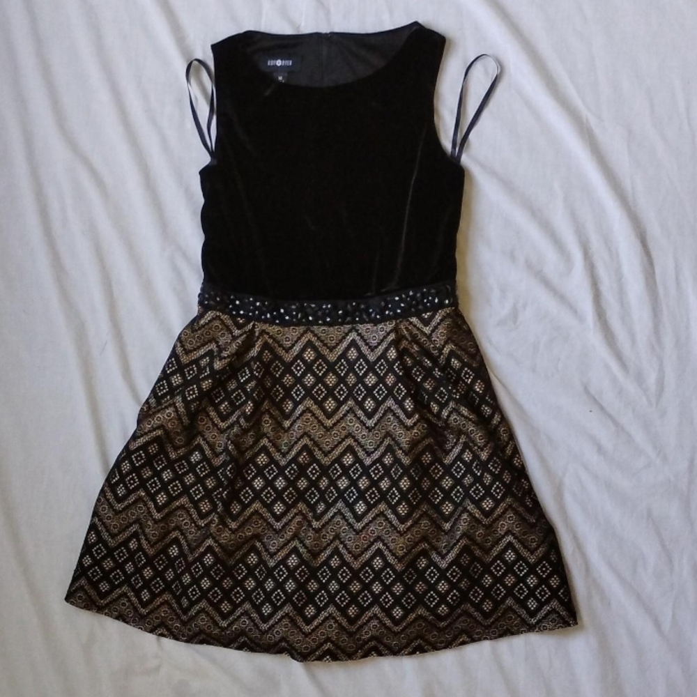Elegant Black and Gold Patterned Dress